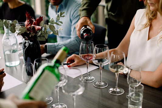 Accesorios imprescindibles para una cata de vinos en casa