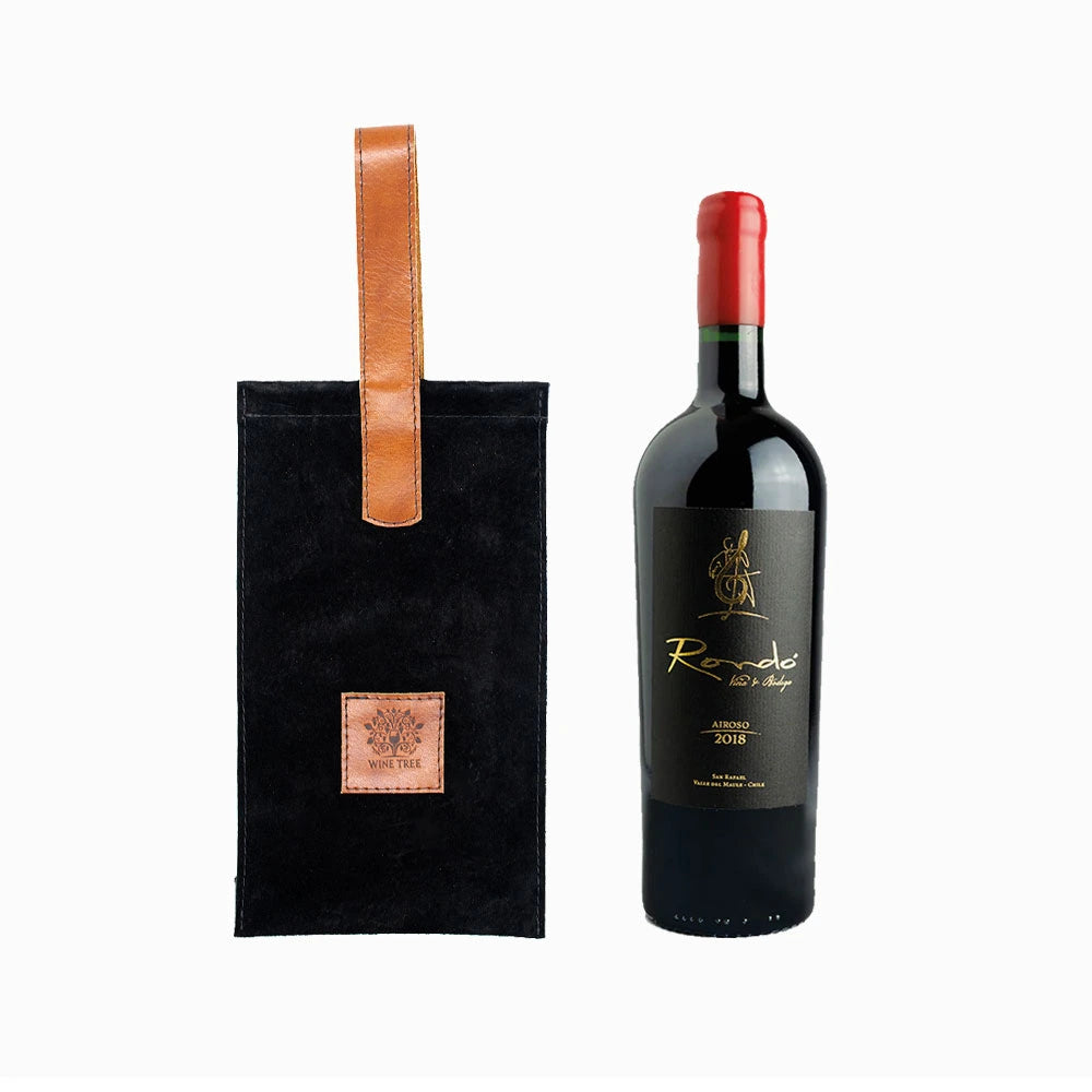 Bolsa de cuero negro con una botella de vino dentro, ideal para regalar o transportar con estilo y seguridad.