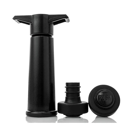 Bomba de vacío para vino con dos tapones de silicona, presentada en su empaque original, ideal para conservar el sabor del vino por más tiempo.