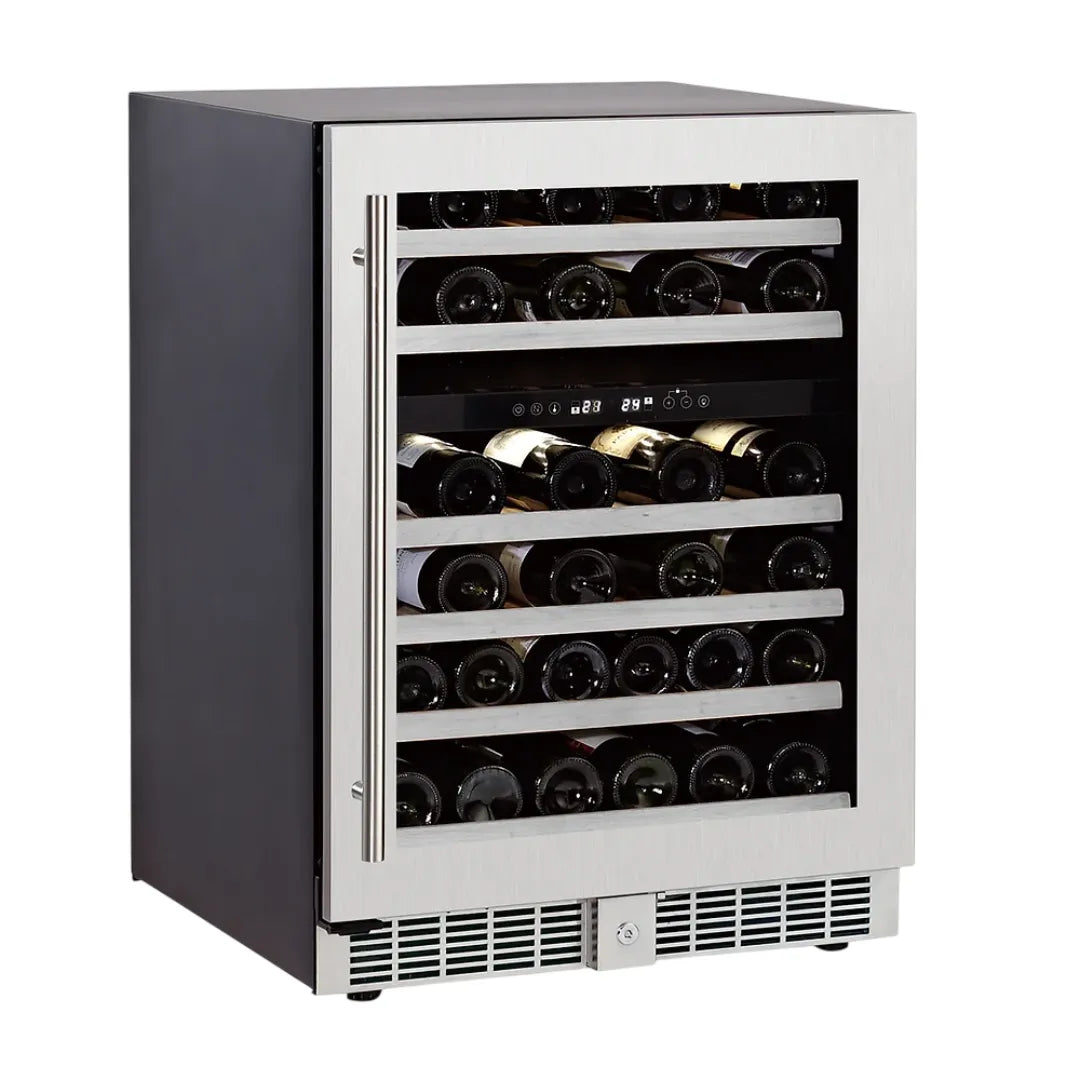 Cava para vinos con capacidad de 46 botellas, integrada en un living moderno.
