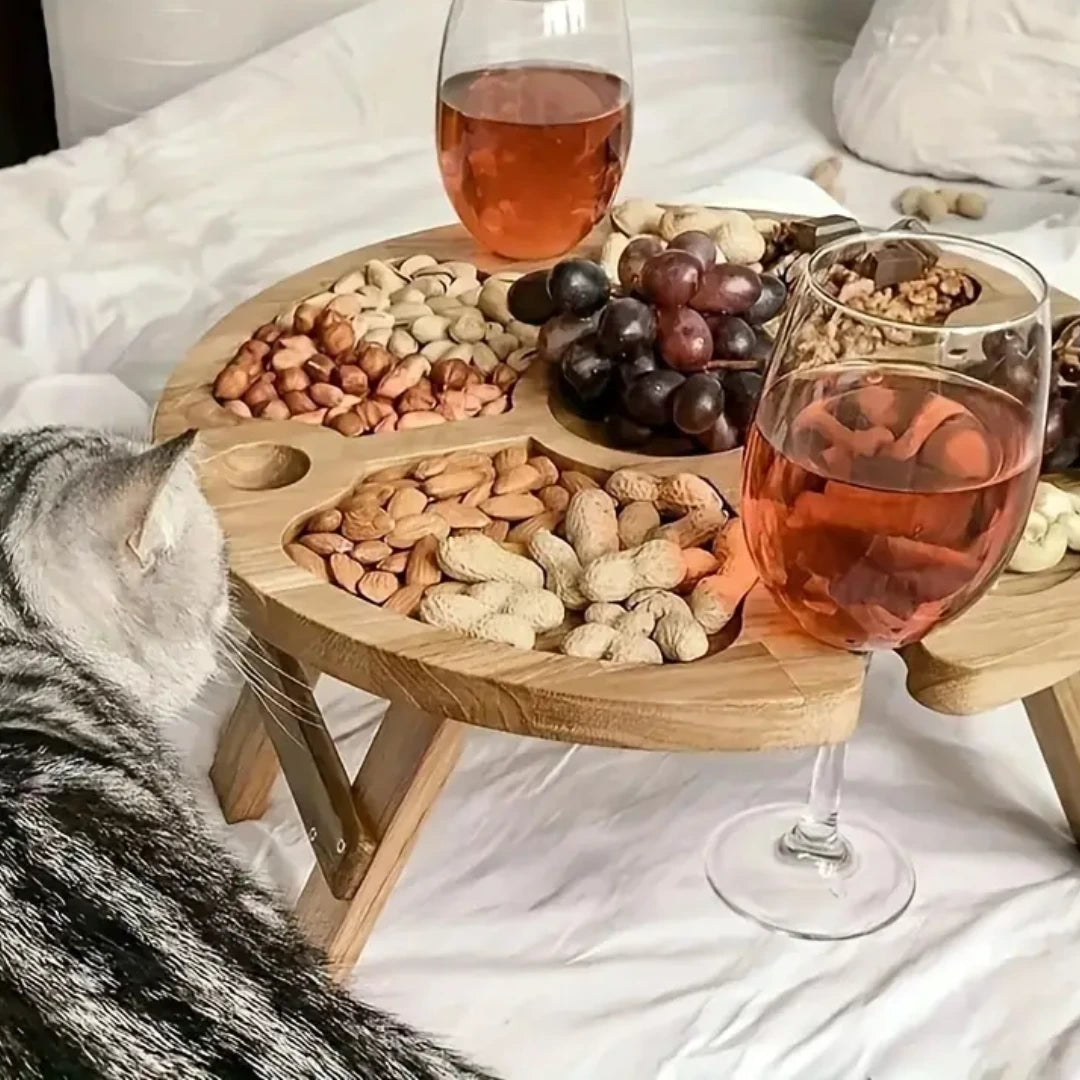Mesa portátil para vino y aperitivos, perfecta para picnic, terrazas y días de campo.