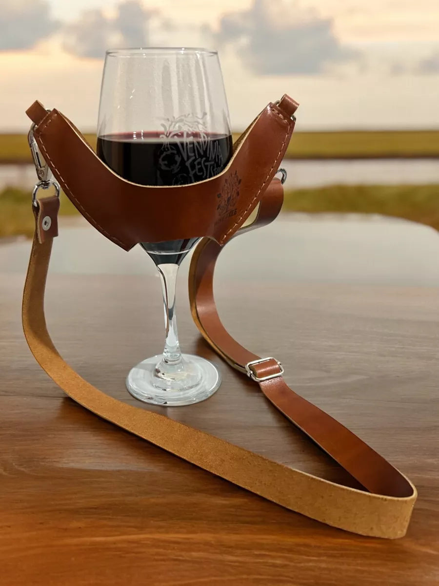Porta Copas de Cuero Marrón – Manos Libres para Catas y Eventos