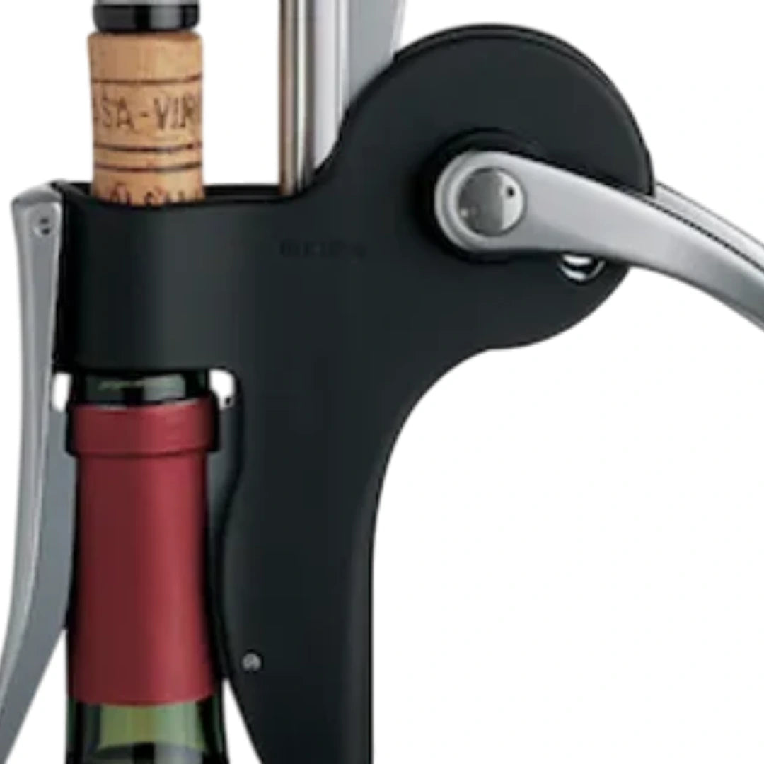 Sacacorchos automático Vigneto, diseño ergonómico para abrir vinos con facilidad.