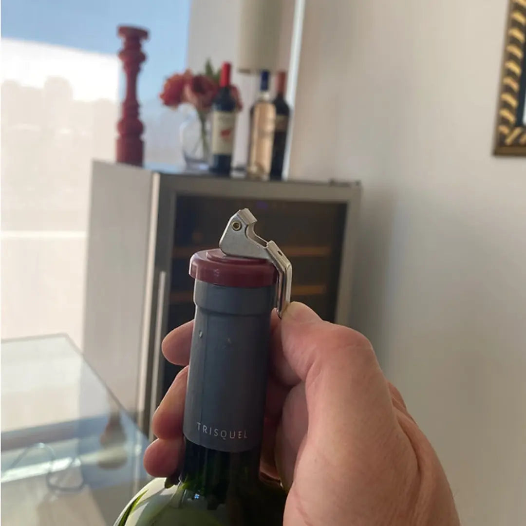 Set de tapones de vino expandibles de Italia, diseñados para prolongar la calidad y aroma del vino en la botella.