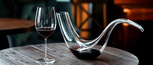 Aireador o Decantador de Vino: ¿Cuál Elegir, Cómo Usarlos y Recomendaciones 2025? 🍷
