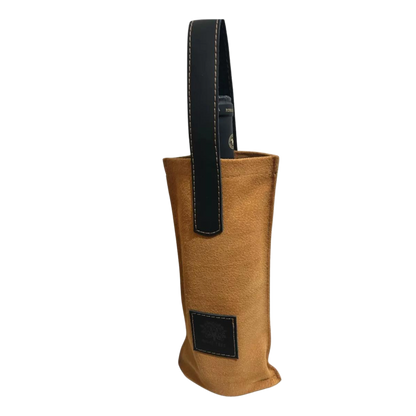Bolsa de cuero 100% auténtico en color café, ideal para transportar botellas de vino con un estilo moderno y elegante.