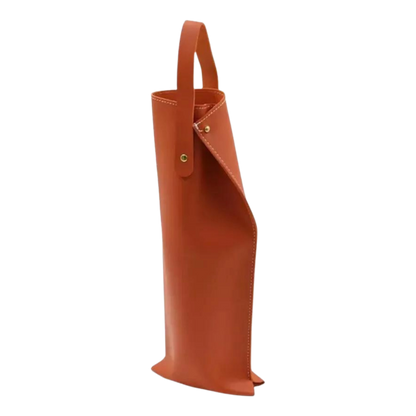 Bolsa de ecocuero color café para botellas de vino, diseño sofisticado y sustentable para un transporte seguro y con estilo.