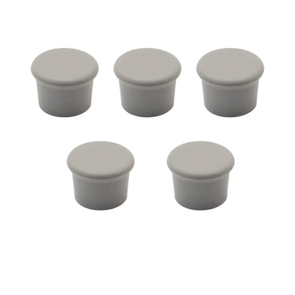 Pack de 5 tapones de silicona gris antiderrame, diseñados para cerrar herméticamente botellas de vino y otras bebidas.
