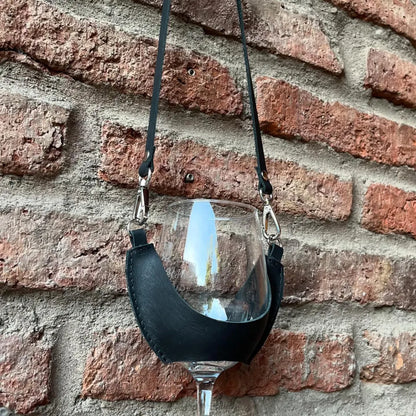 Porta copas de vino de cuero negro con correa ajustable, hecho en Chile