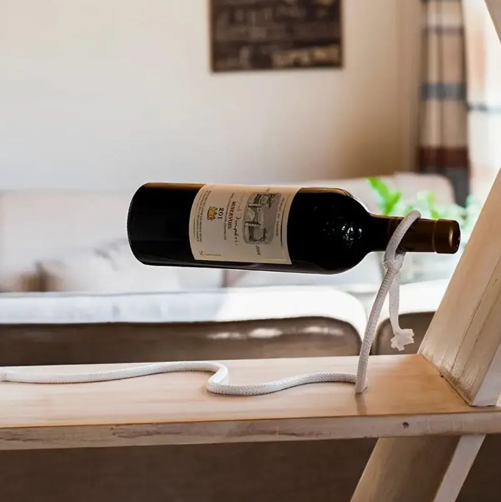 Portabotellas de vino en forma de cuerda metálica, diseño moderno que añade un toque sofisticado a cualquier espacio.