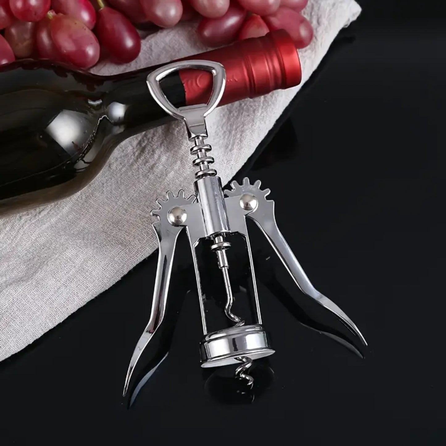 Sacacorchos de alas en acero inoxidable, diseño ergonómico para una apertura fácil y sin esfuerzo de botellas de vino.
