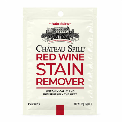 Sobre individual de toallita quitamanchas de vino tinto Château Spill, sobre fondo blanco